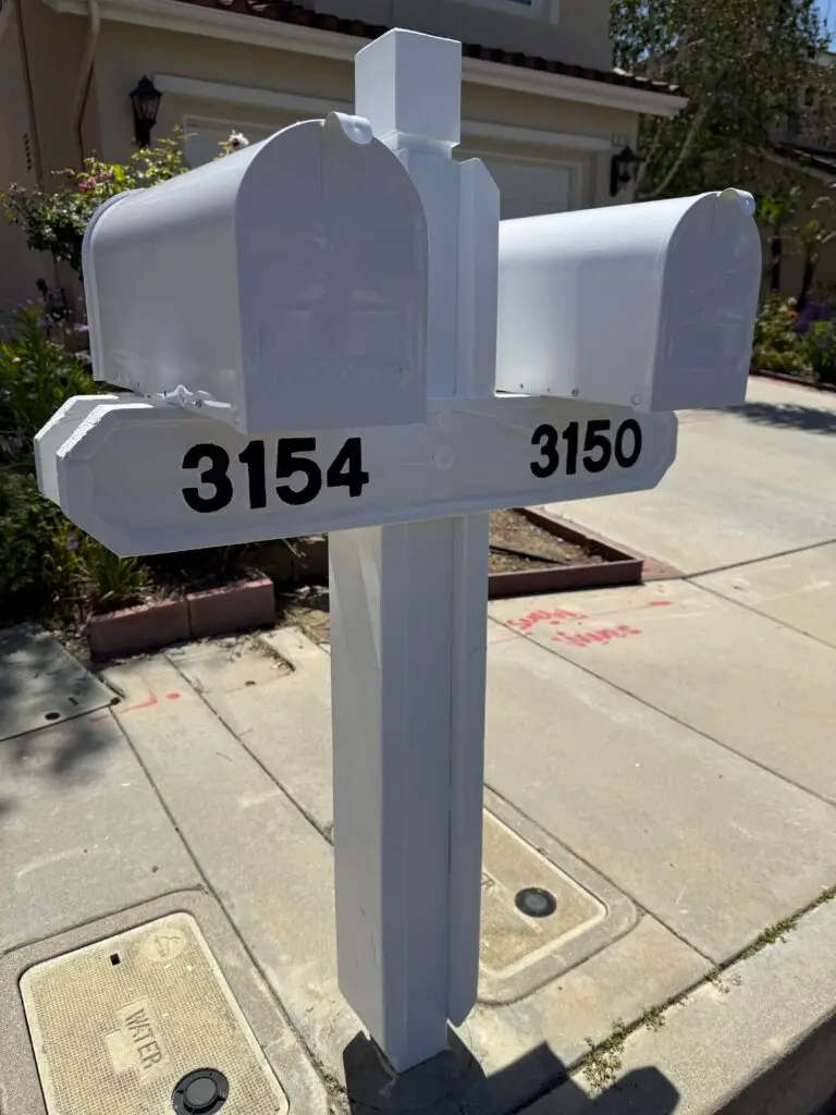 Mailbox Restoration and Painting in Thousand Oaks — painting