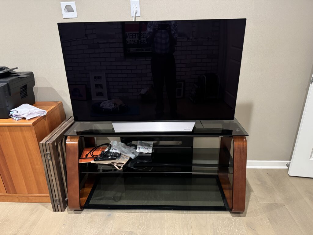 Art and Picture Hanging Service in Simi Valley — art and picture hanging service